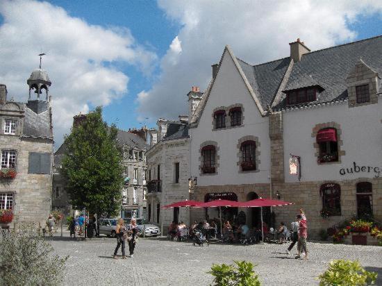 Aux Petits Bonheurs, Gites Culturel A La Roche Bernard Férel 外观 照片