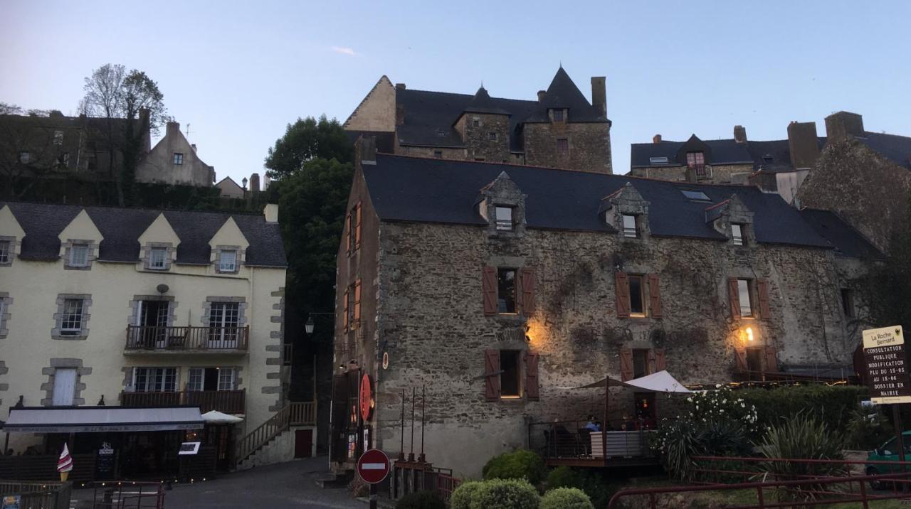 Aux Petits Bonheurs, Gites Culturel A La Roche Bernard Férel 外观 照片
