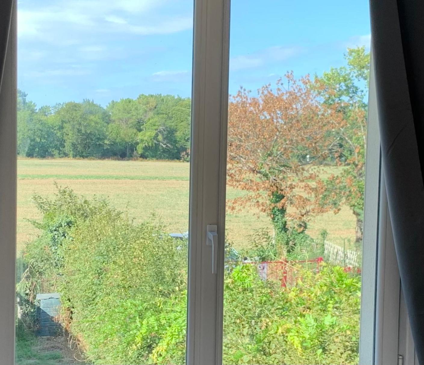 Aux Petits Bonheurs, Gites Culturel A La Roche Bernard Férel 外观 照片